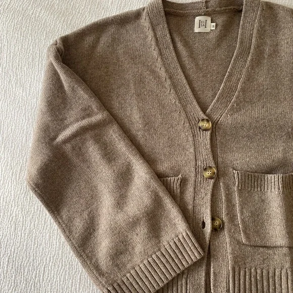 Elegant Beige Women's Cardigan Sweater - Picture 3 of 14